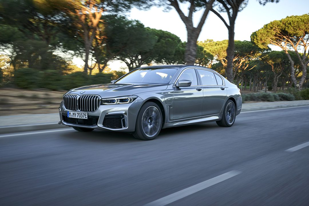 P90342273_highRes_the-new-bmw-745le-xd