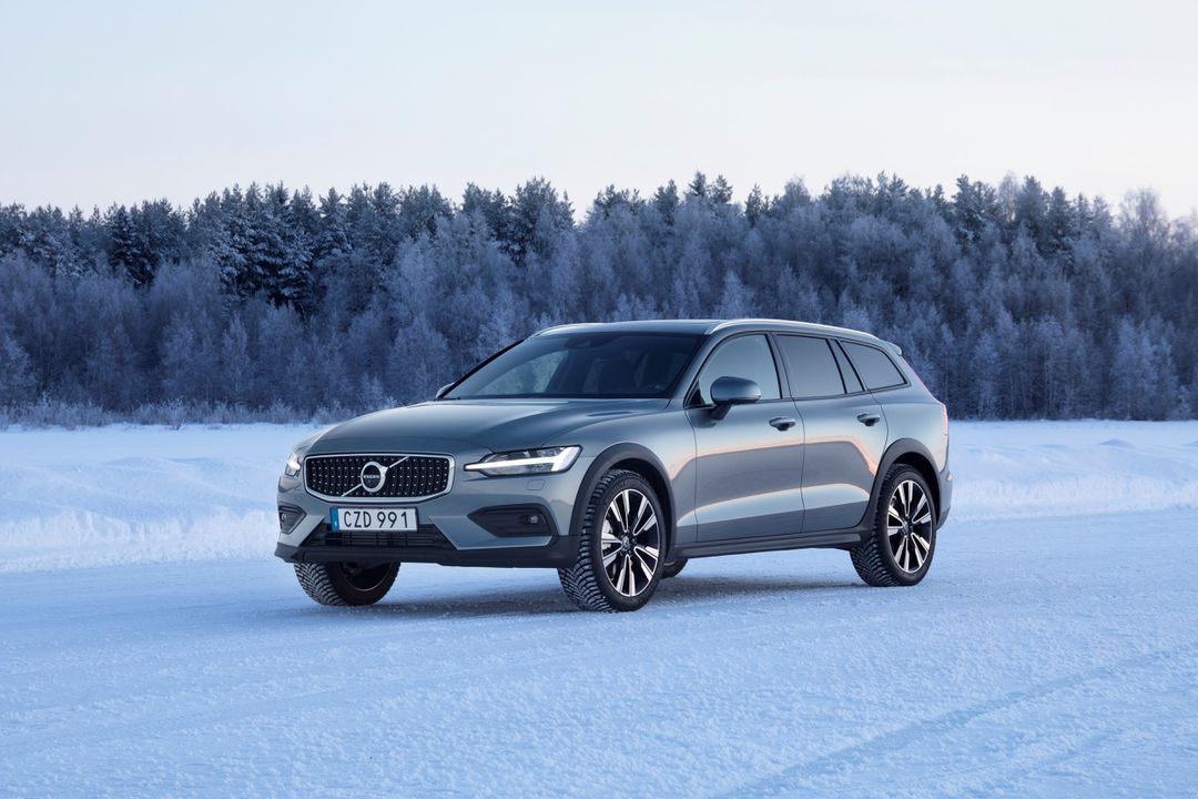 247807_Volvo_V60_Cross_Country_T5_Test_Drive_in_Lule_Sweden