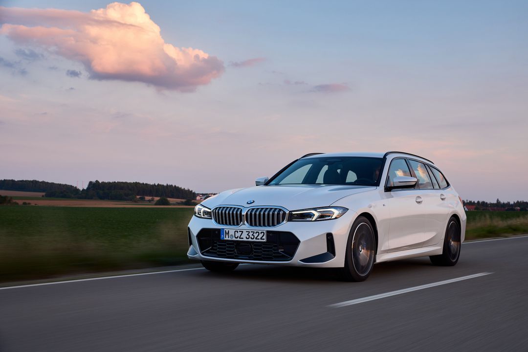P90479537_highRes_the-new-bmw-3-series