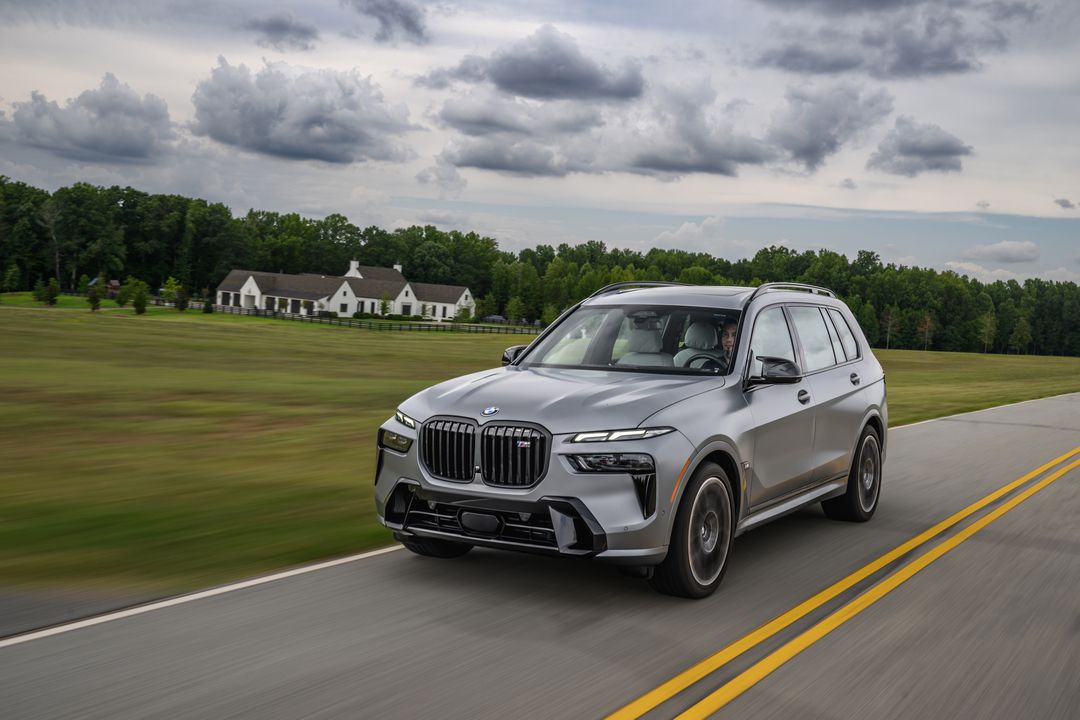 P90486835_highRes_the-new-bmw-x7-on-lo